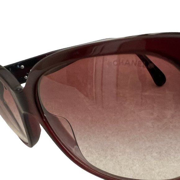 CHANEL: Burgundy, CC Logo Sunglasses #283 main image 5